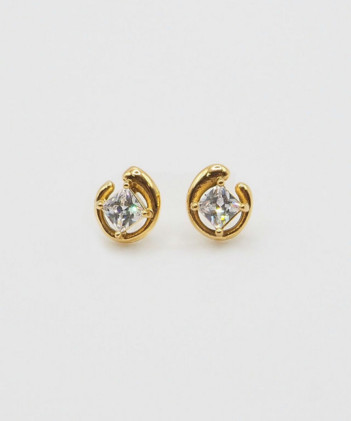 ラウンドスクエアサージカルステンレスピアス