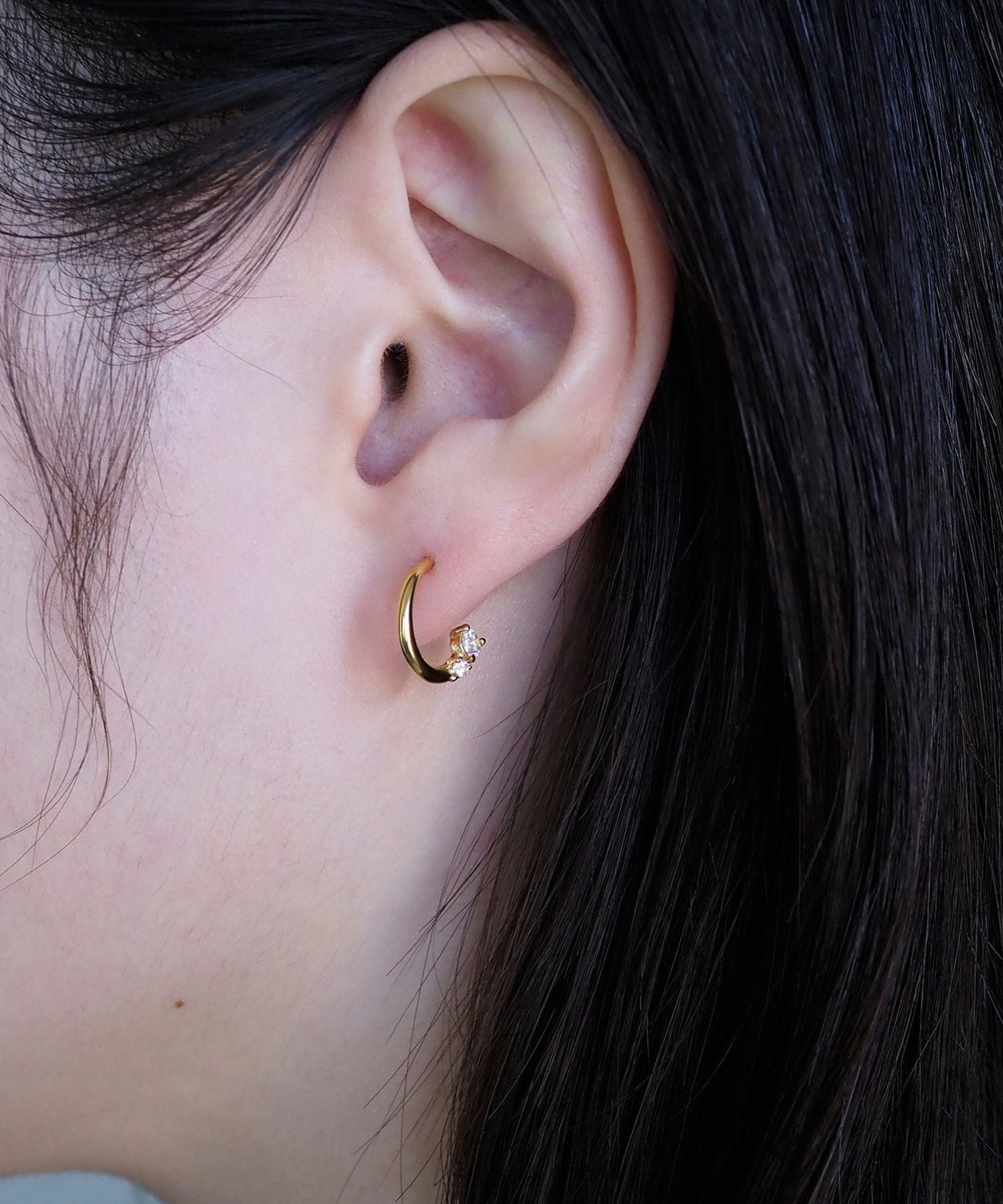 サイドストーンフープサージカルステンレスピアス