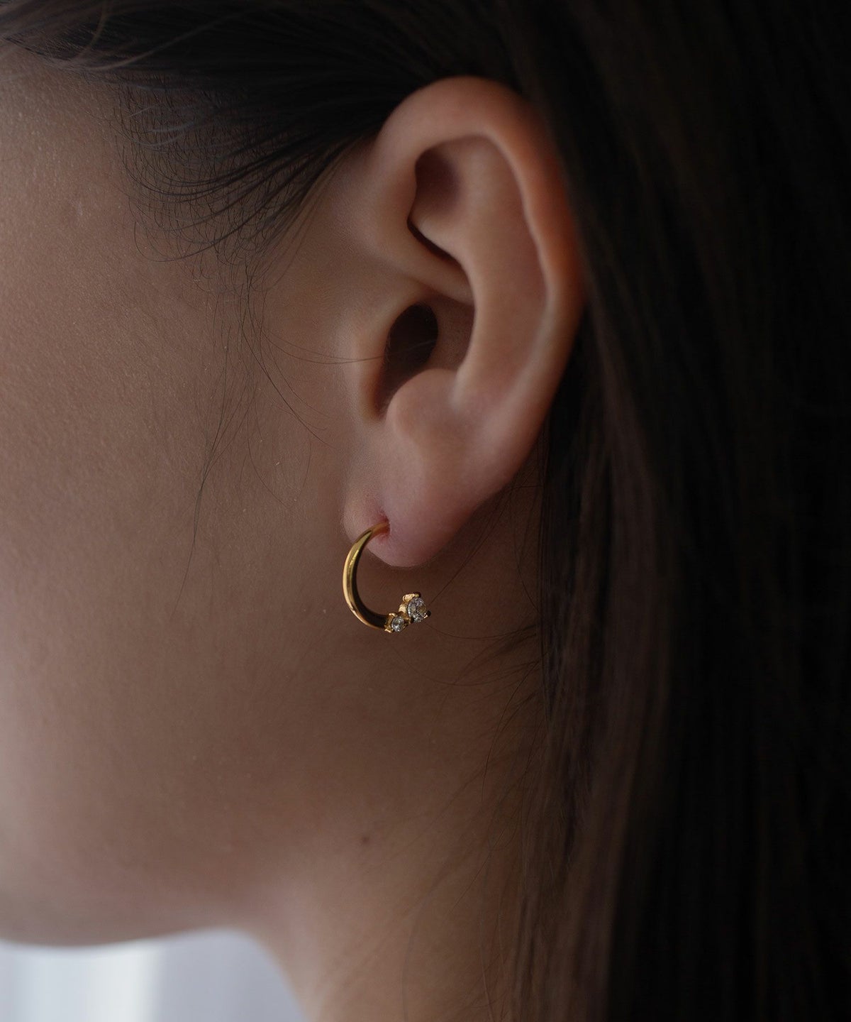 サイドストーンフープサージカルステンレスピアス