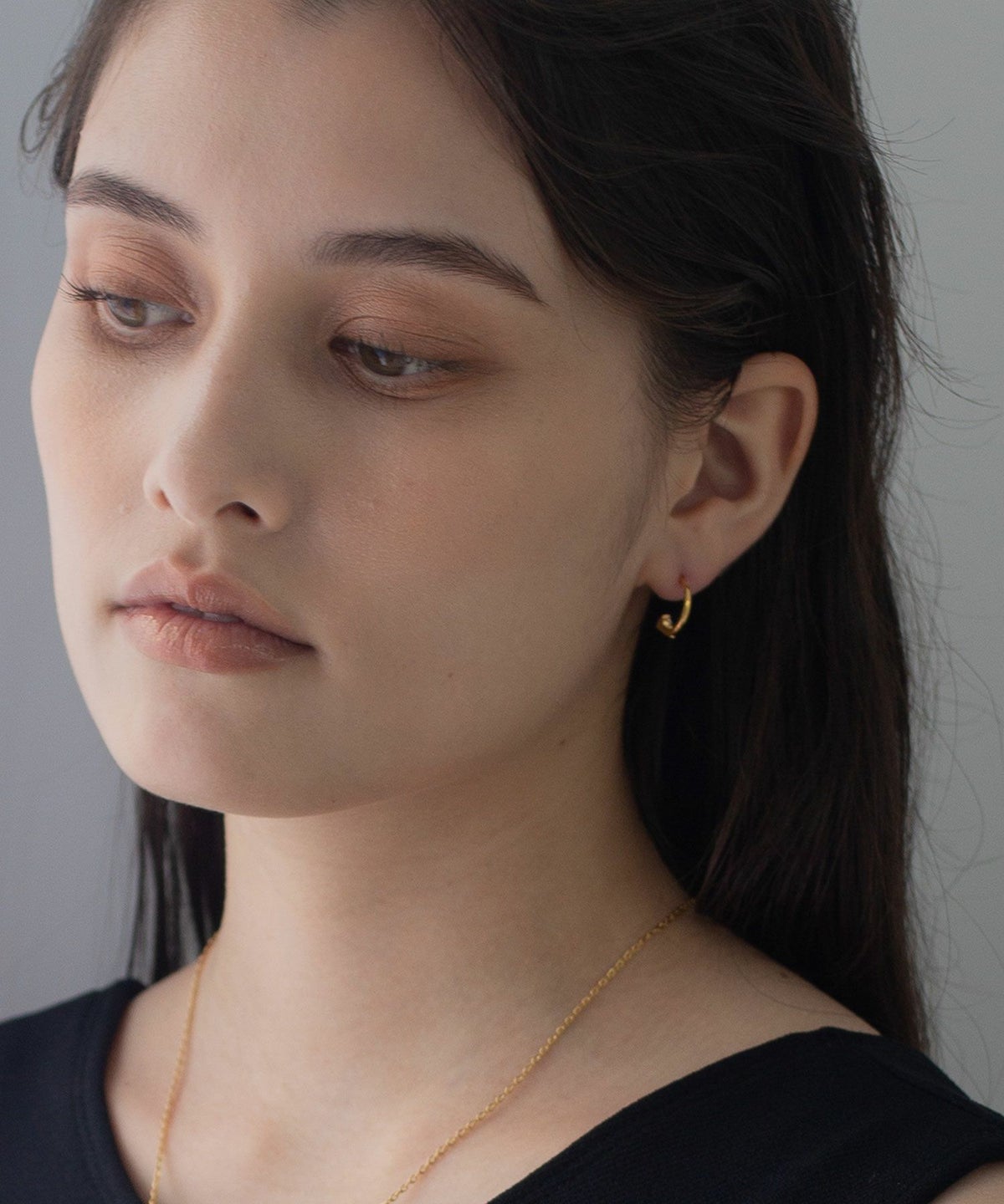 サイドストーンフープサージカルステンレスピアス