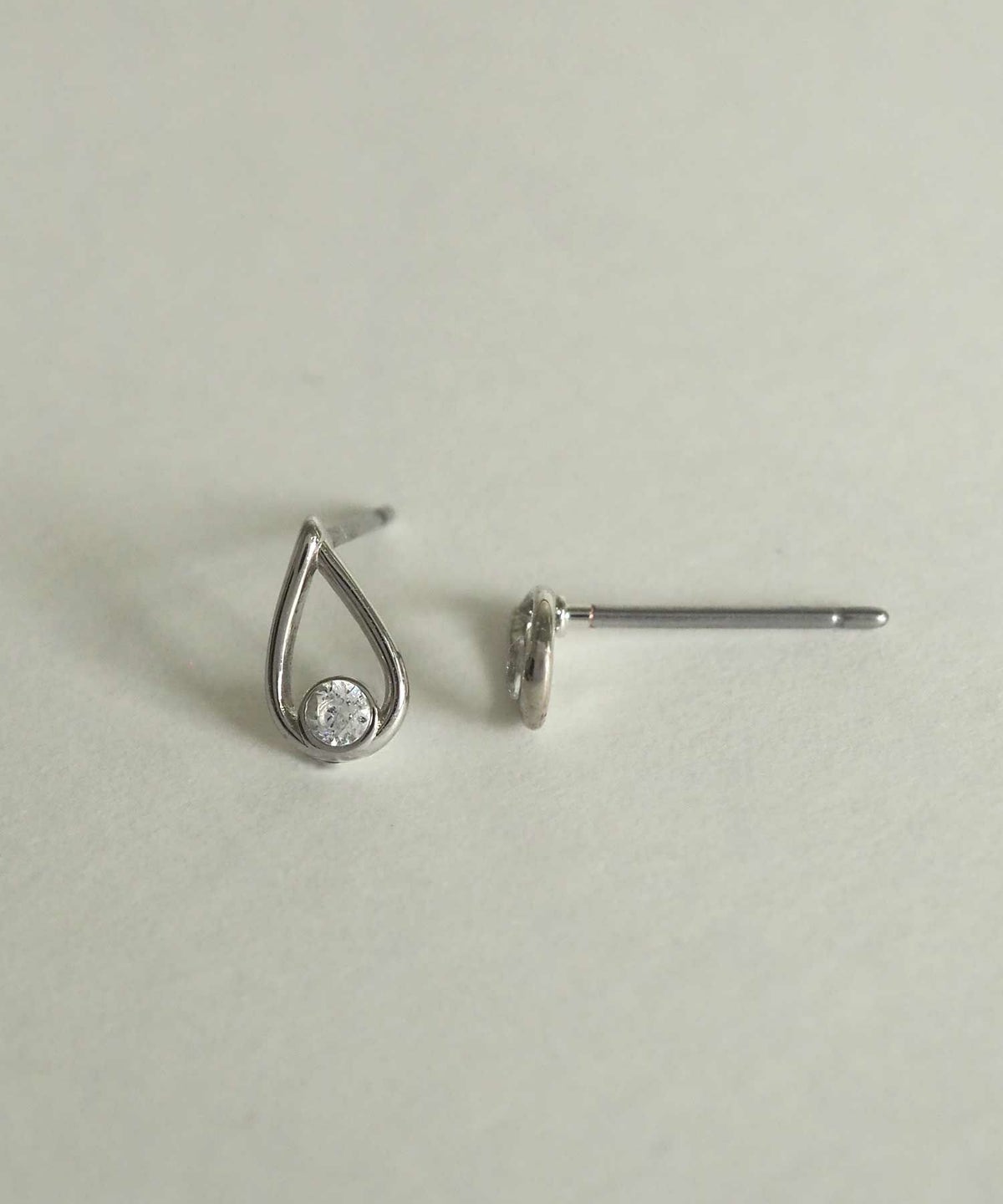 ドロップラインピアス