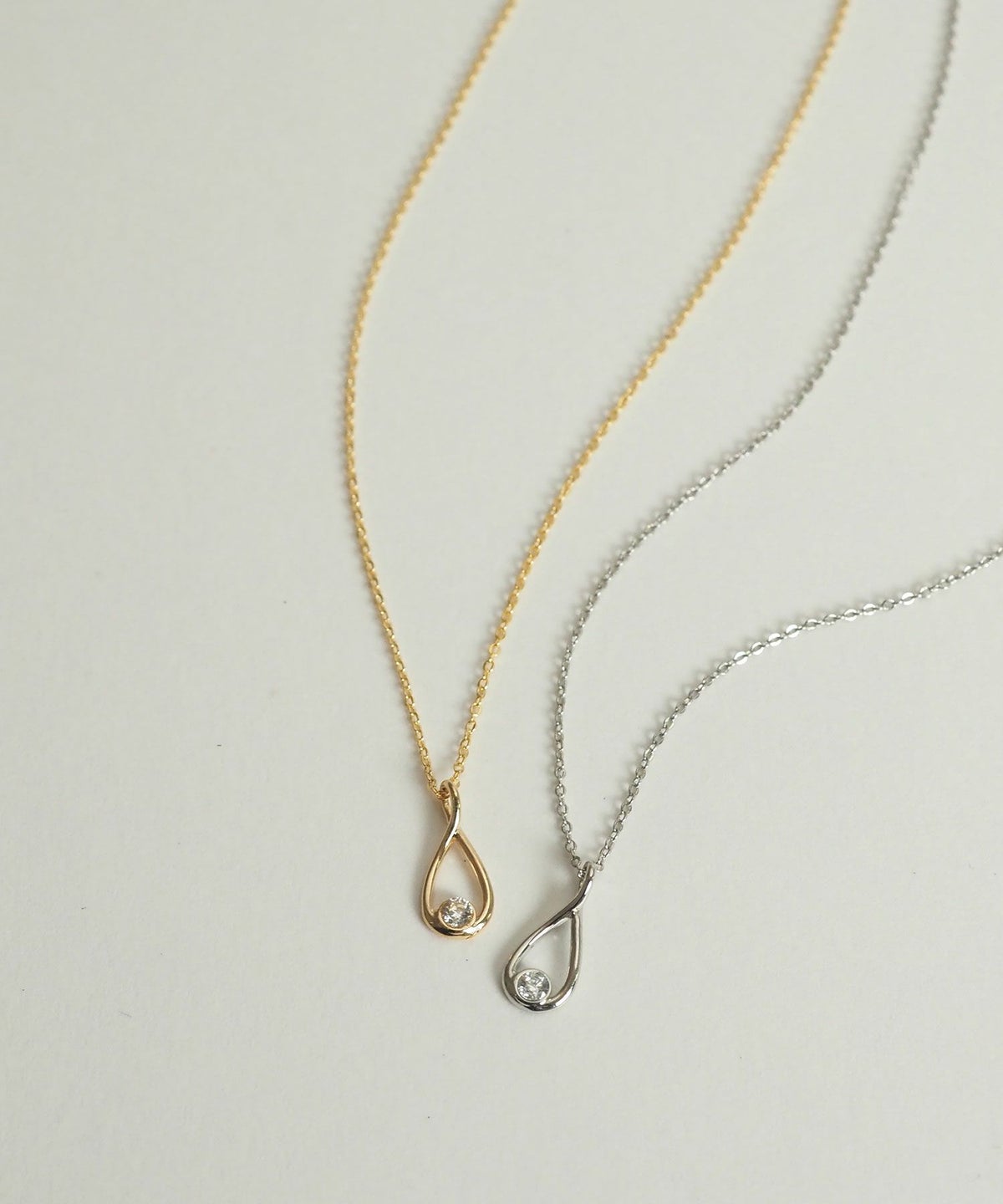 ドロップラインネックレス