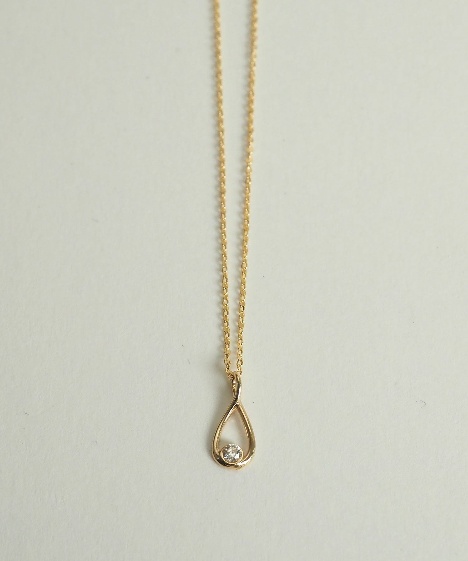 ドロップラインネックレス