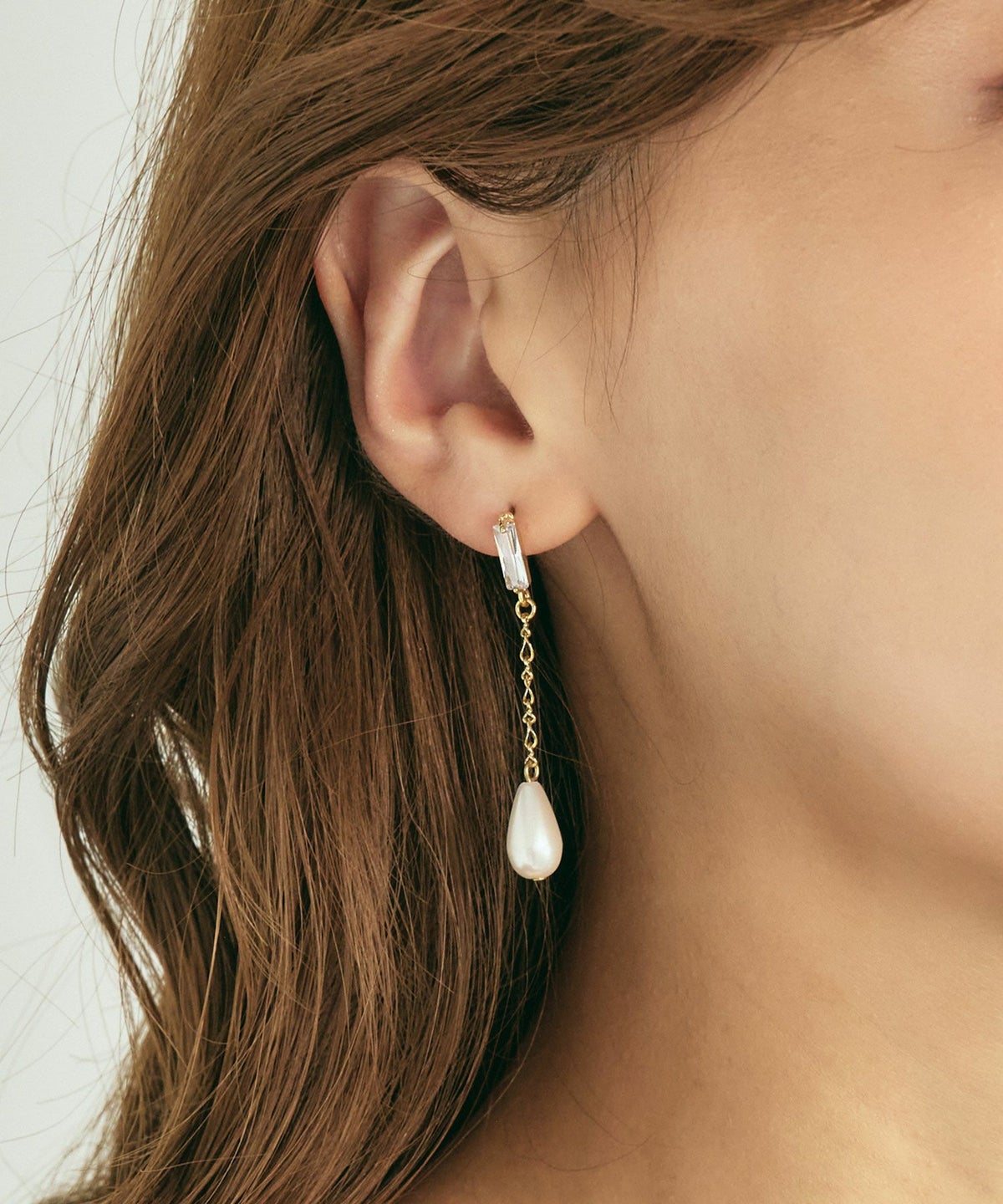 ドロップパールチェーンキュービックチタンポストピアス