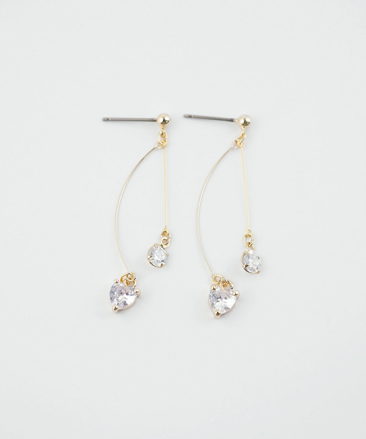 スイングキュービックチタンポストピアス