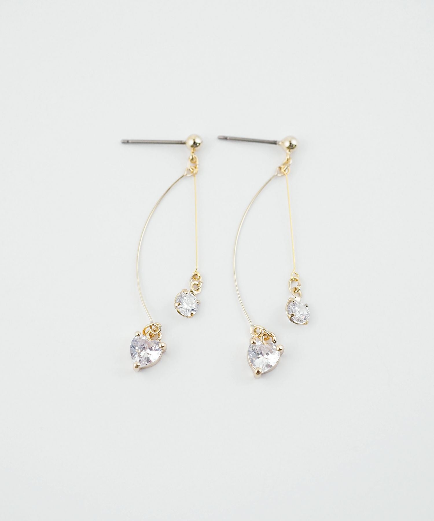 スイングキュービックチタンポストピアス