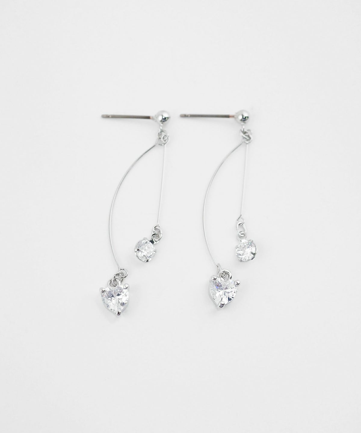 スイングキュービックチタンポストピアス