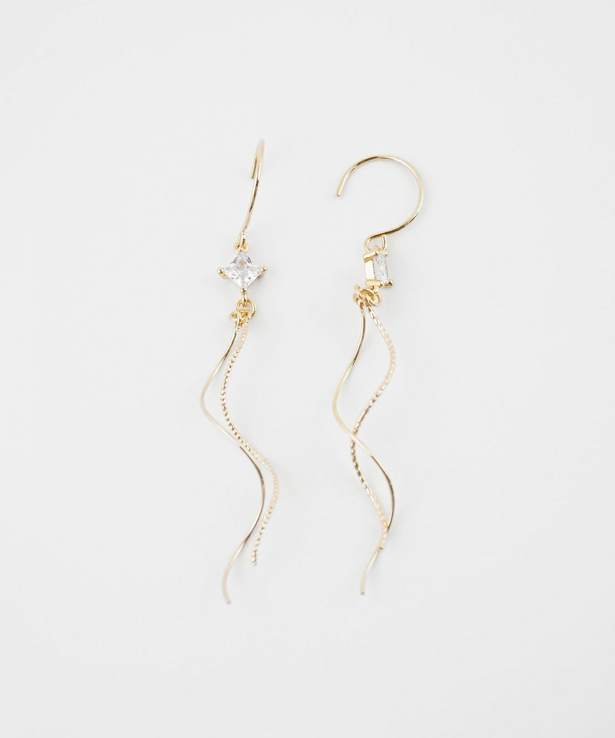 ツインウェーブキュービックピアス