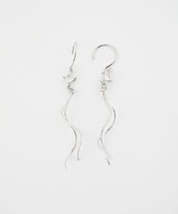 ツインウェーブキュービックピアス