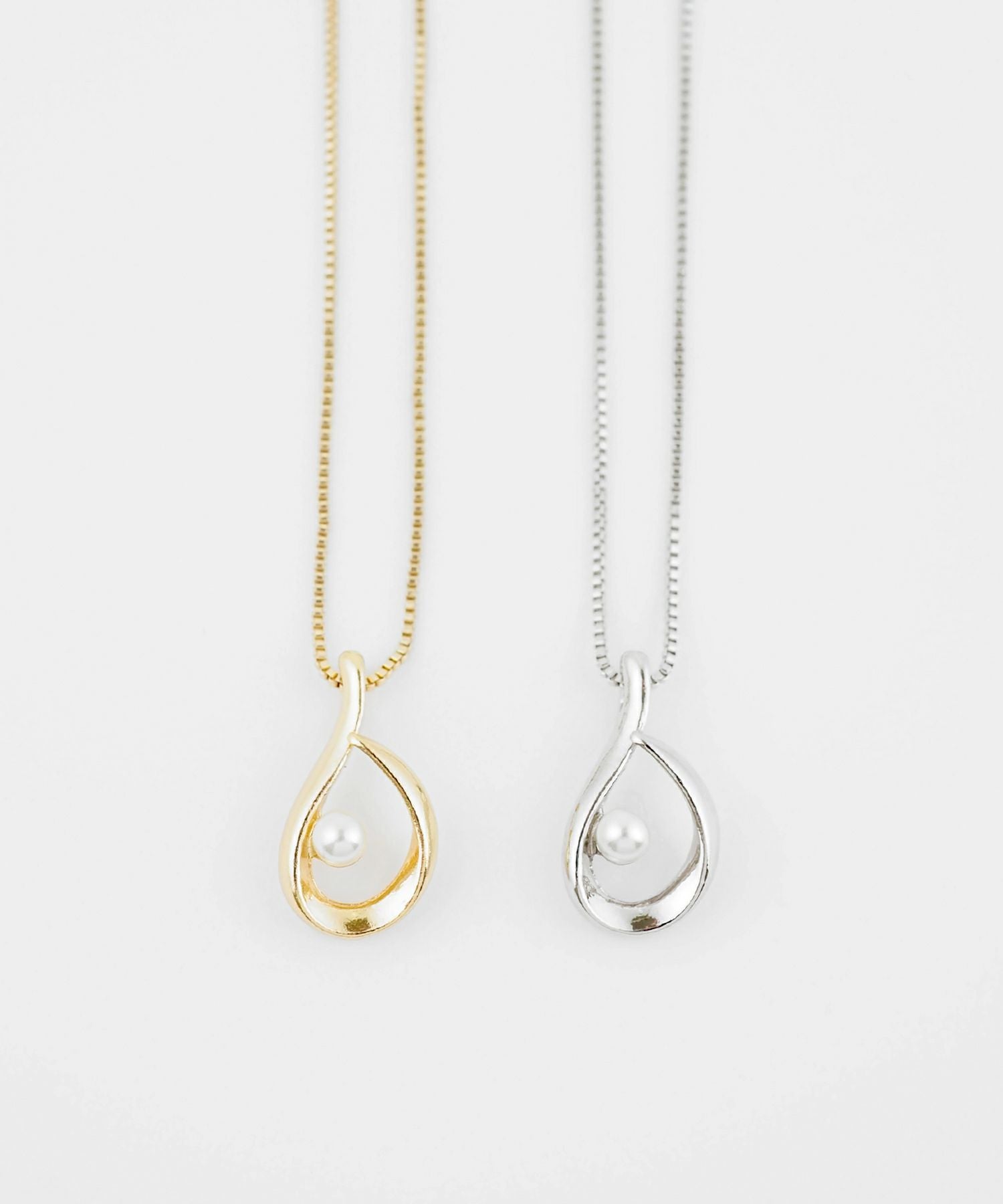 パールドロップスライドネックレス