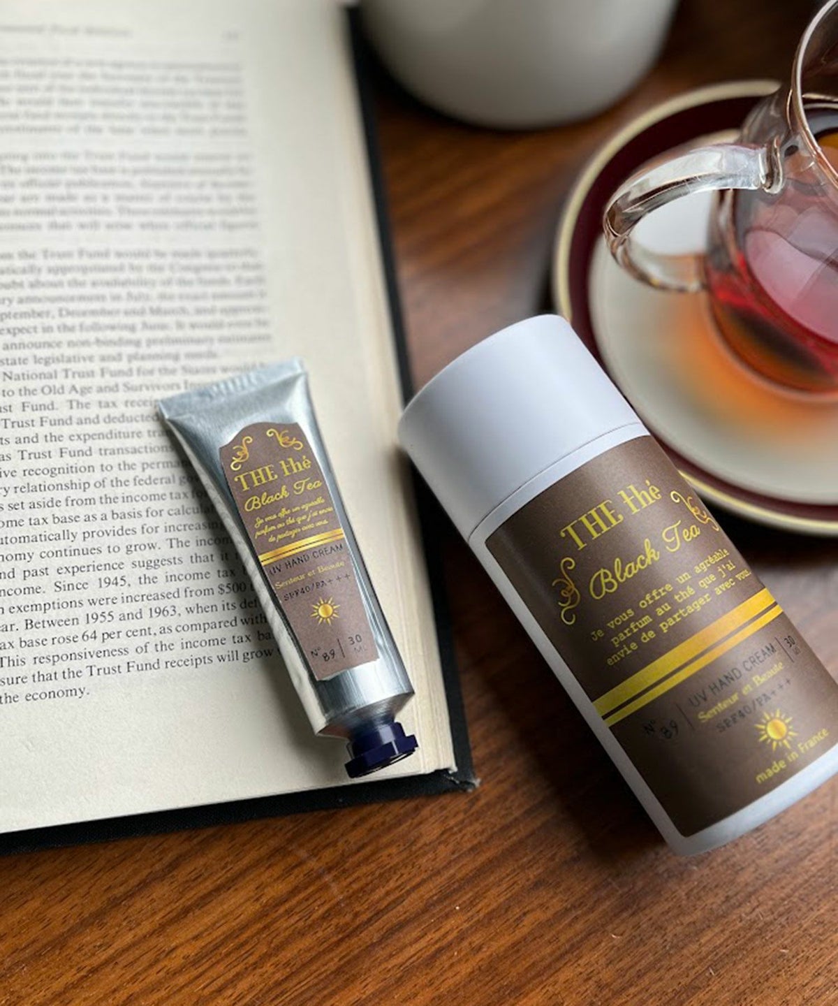 UVハンドクリーム　ブラックティー