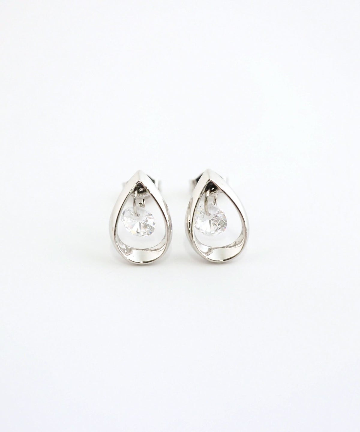 ドロップシャイニングストーンチタンポストピアス