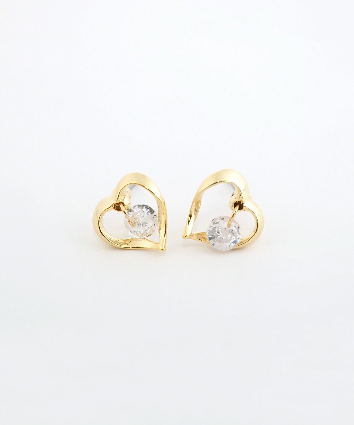 ハートシャイニングストーンチタンポストピアス