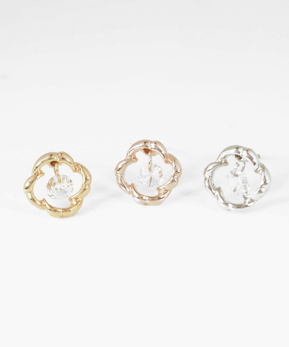 フラワーシャイニングストーンチタンポストピアス