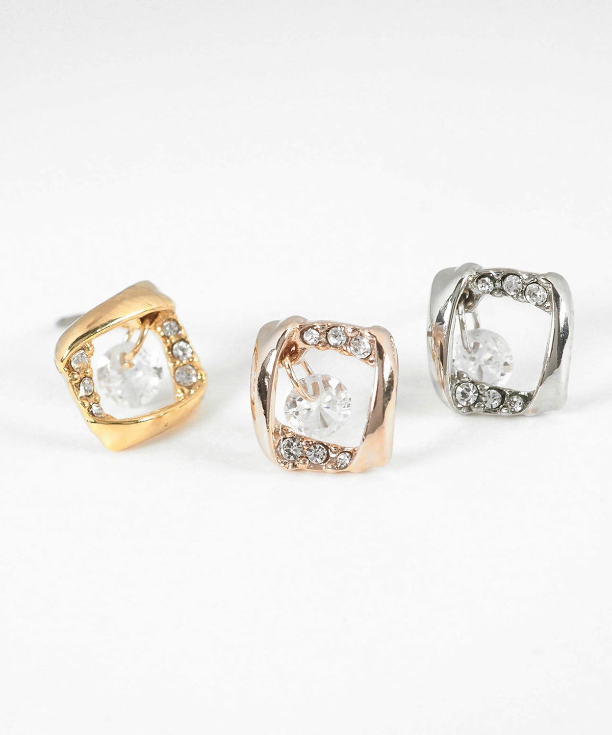 スクエアシャイニングストーンチタンポストピアス