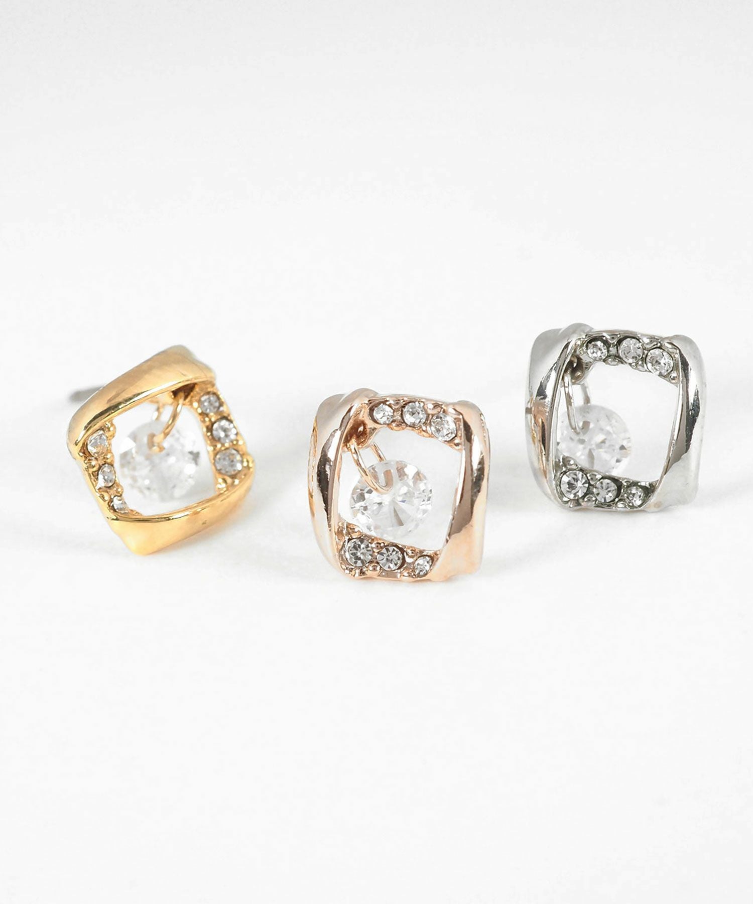 スクエアシャイニングストーンチタンポストピアス