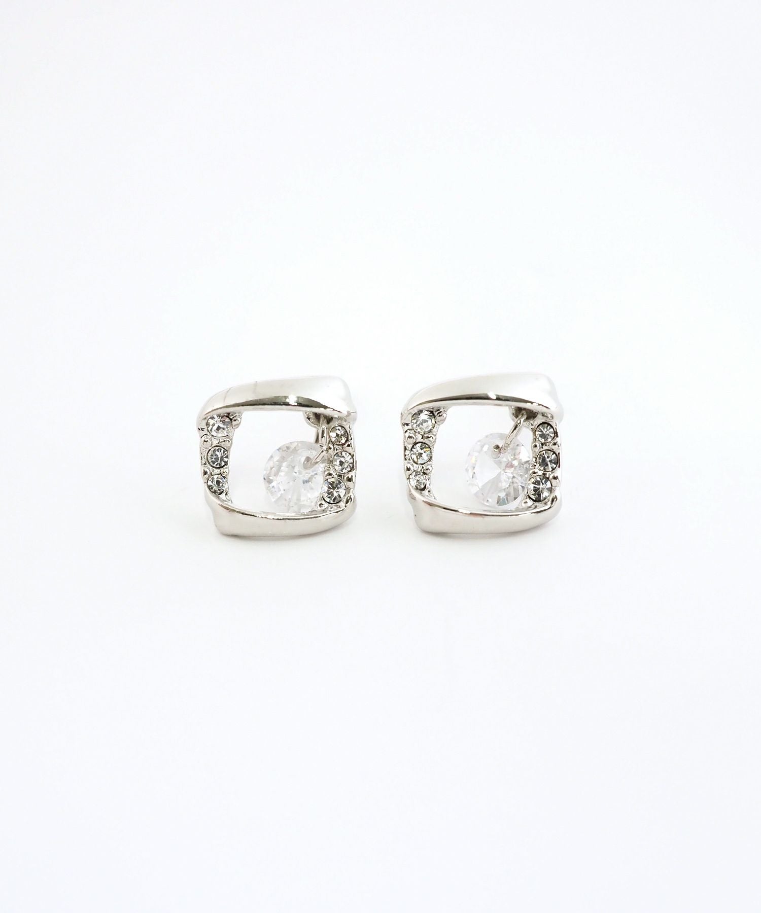 スクエアシャイニングストーンチタンポストピアス