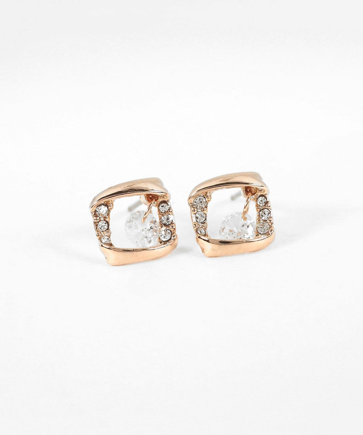 スクエアシャイニングストーンチタンポストピアス