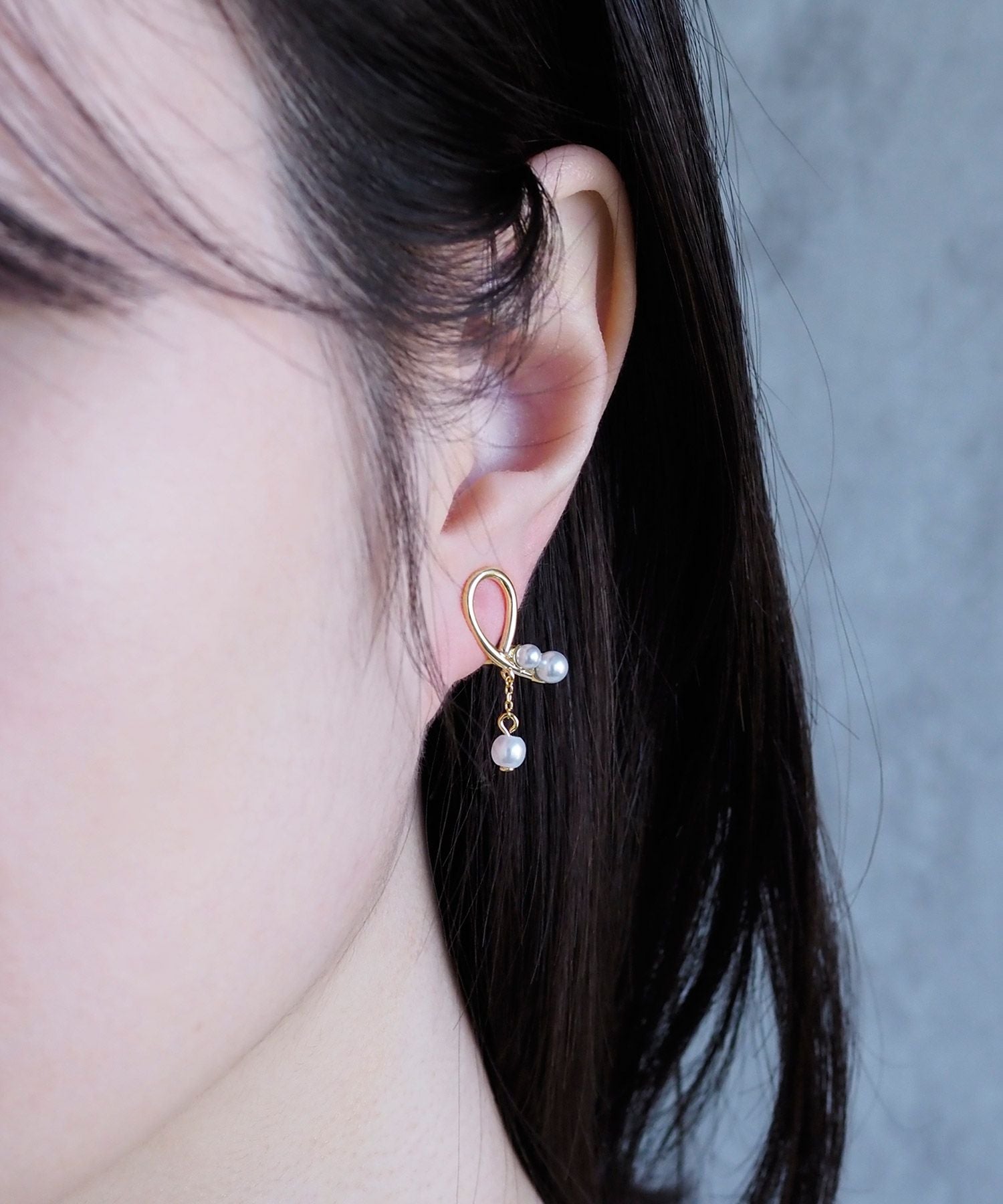 ニュアンスパールラウンドメタルイヤリング