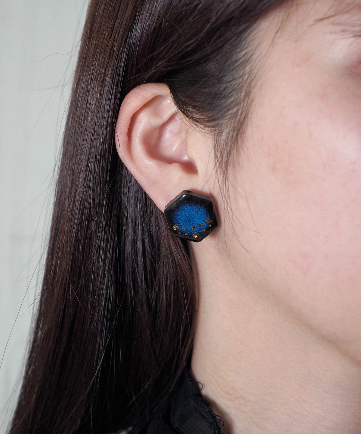 藍色美濃焼六角形星屑イヤリング【MIKELO】