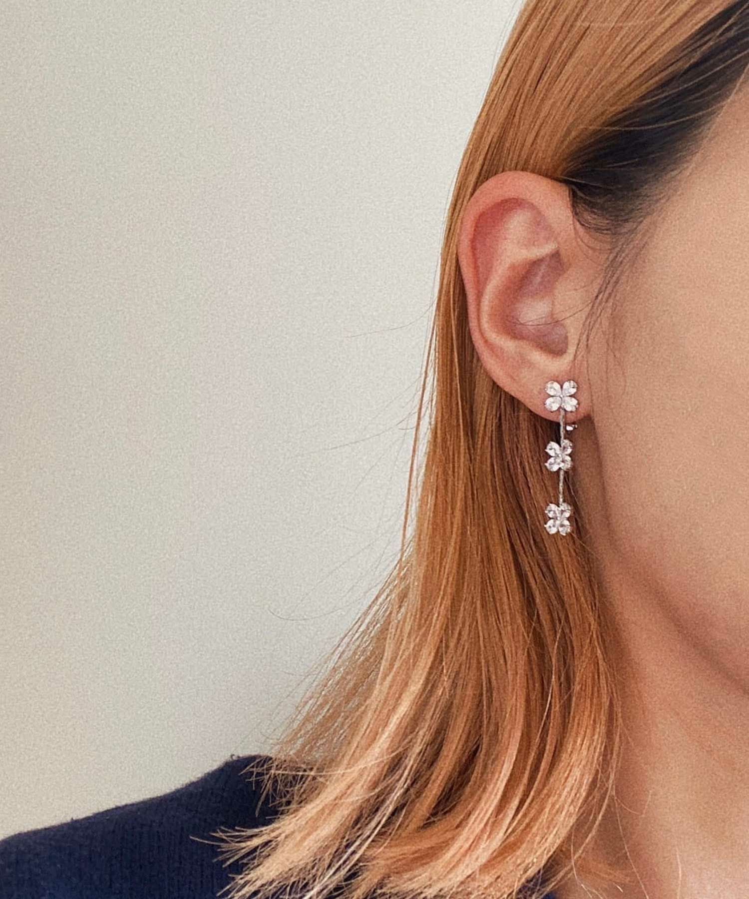 ジルコニアトリプルクローバーチタンポストピアス【Dahlia】 | 【公式