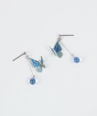 蝶々チタンポストピアス