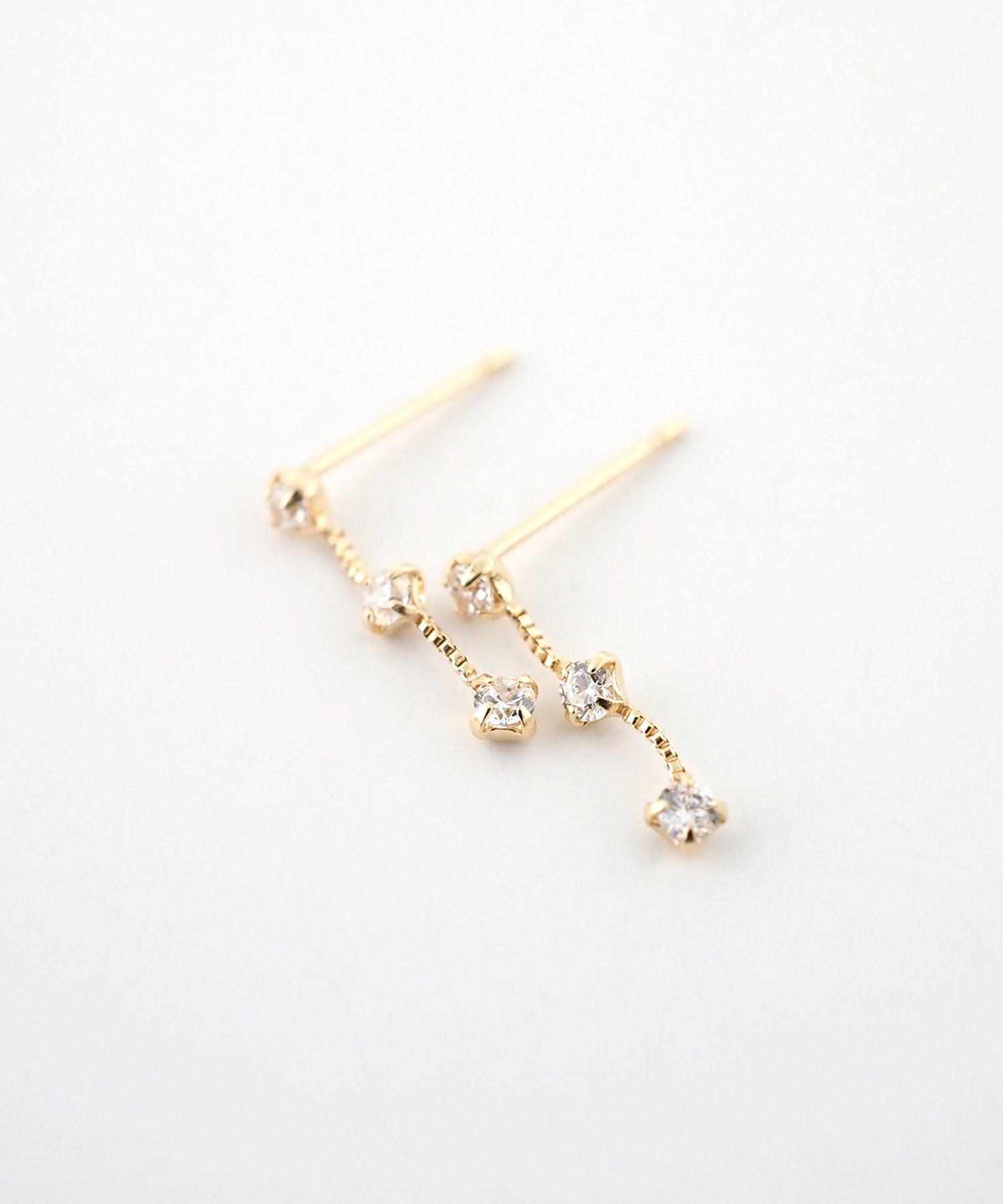 [K10]トロワジルコニアピアス【cucia】