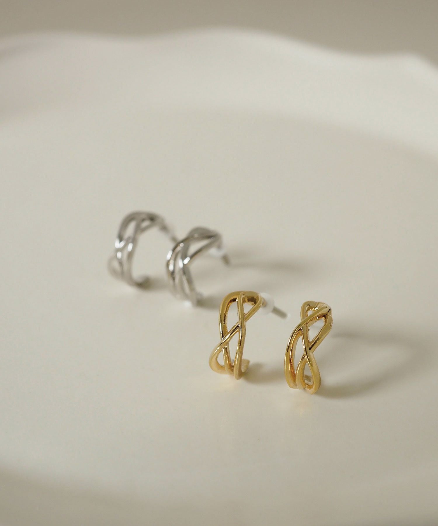 【web限定】ルミインターセクト樹脂コーティングポストピアス【Lumirise】