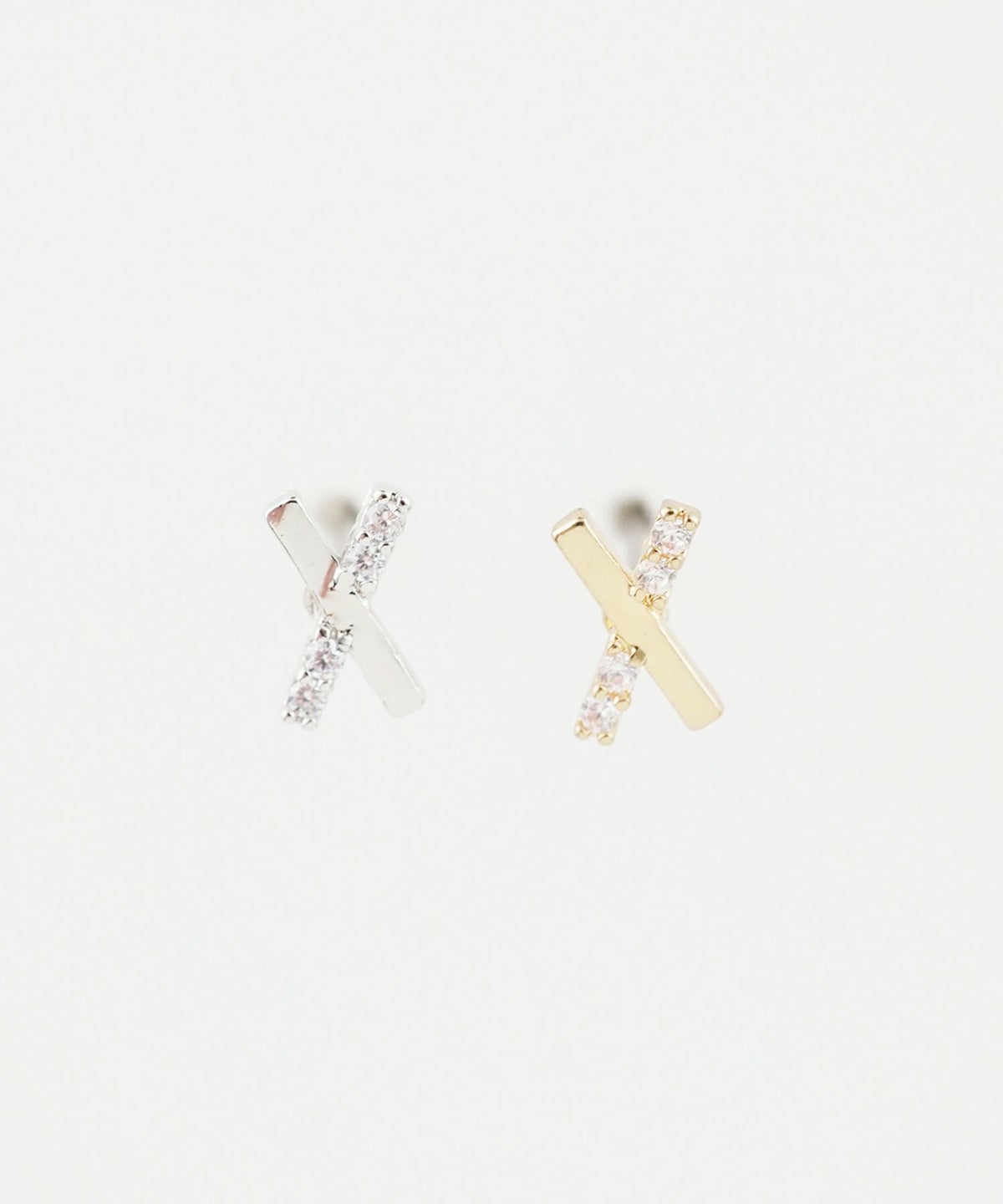 クロスバーハーフキュービックピュアチタンロングポストピアス