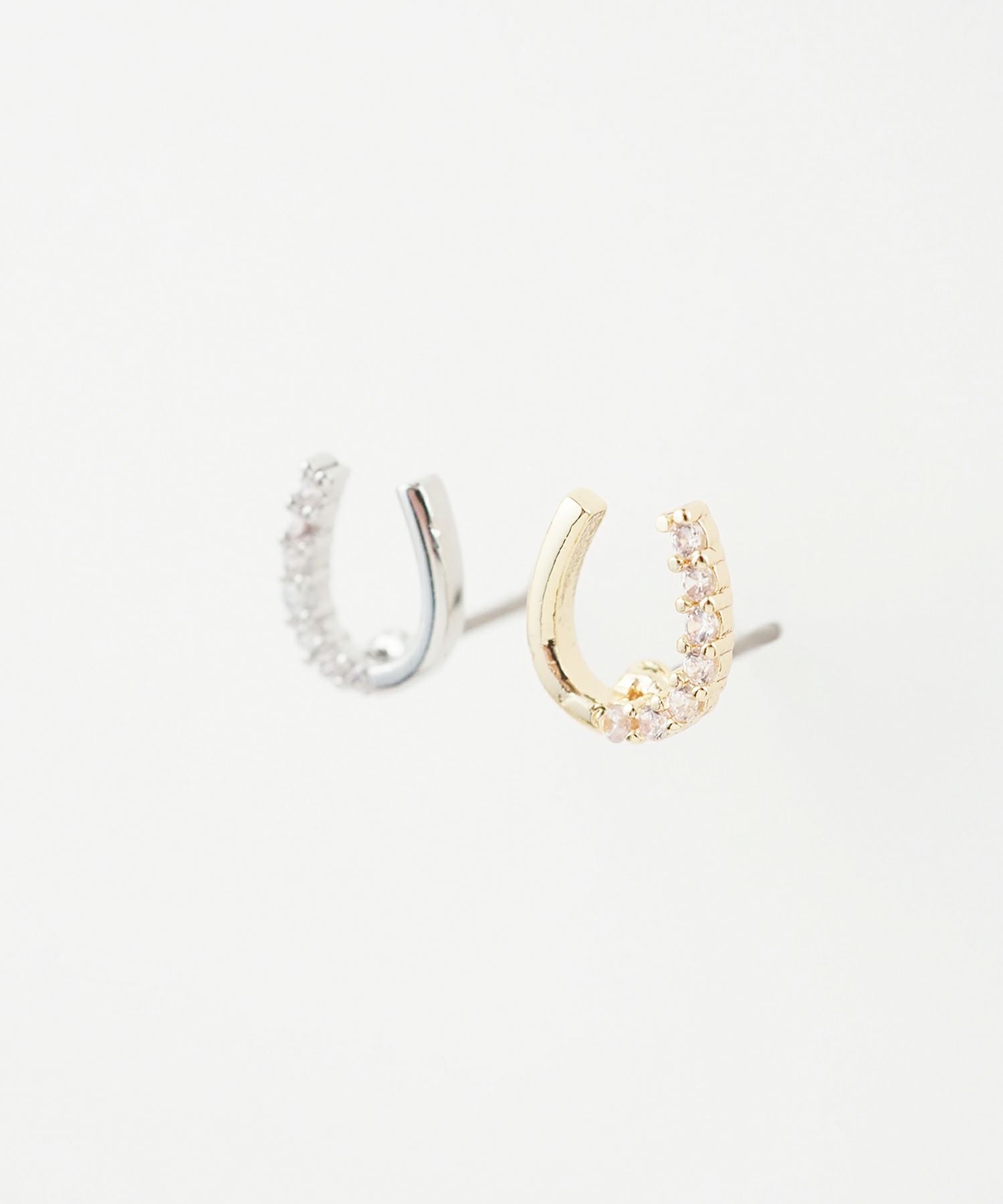 ホースシューハーフキュービックピュアチタンロングポストピアス