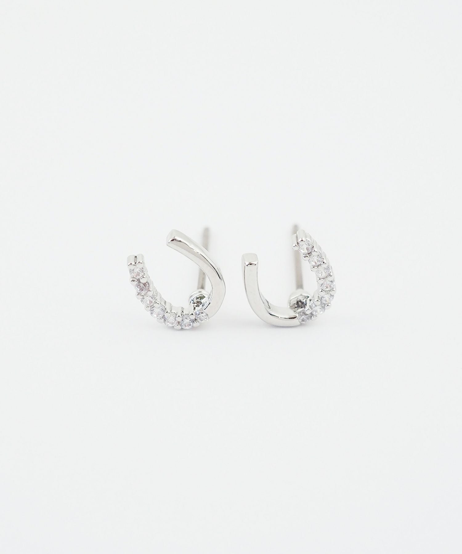 ホースシューハーフキュービックピュアチタンロングポストピアス