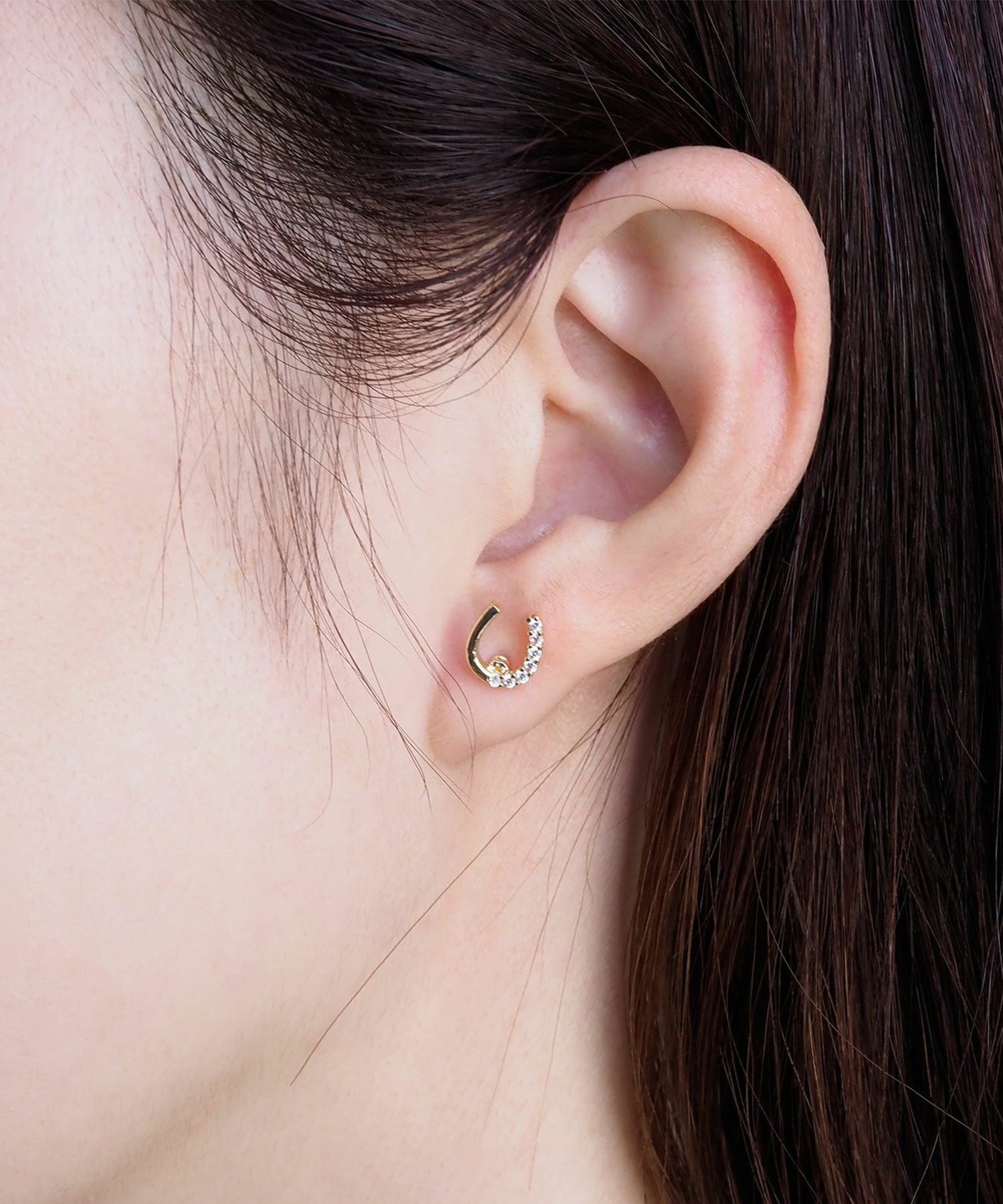 ホースシューハーフキュービックピュアチタンロングポストピアス