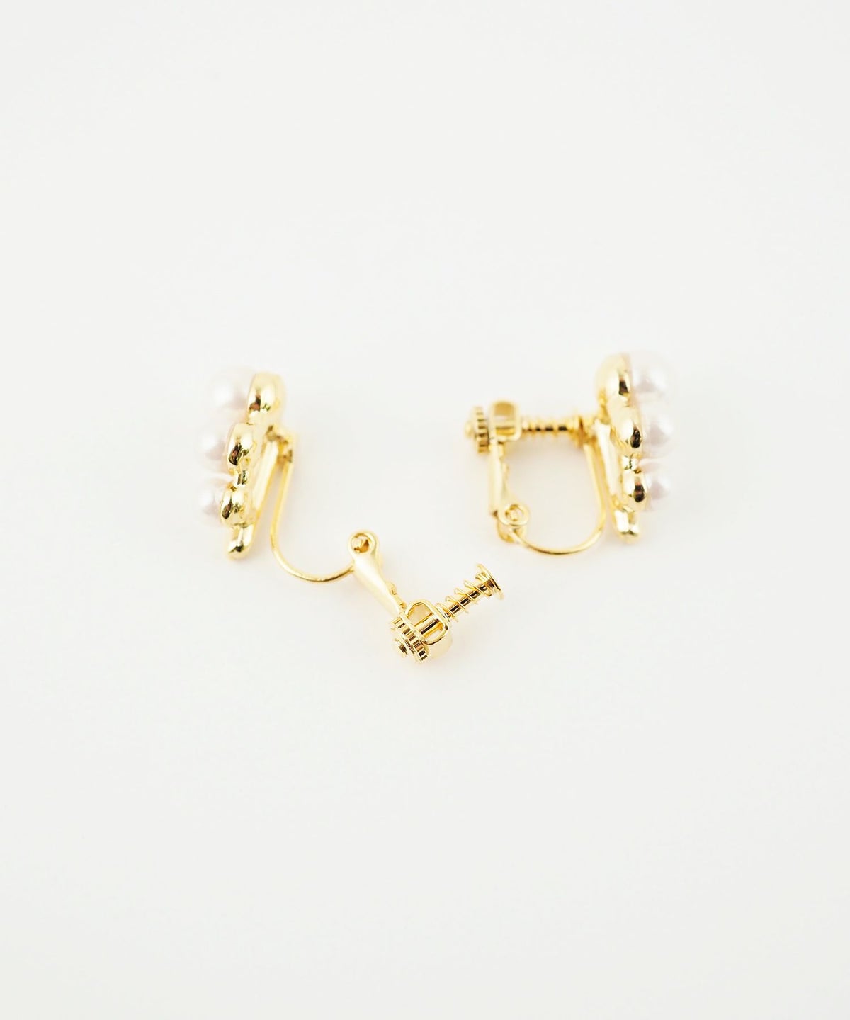 3連パールバーIMFスプリングイヤリング