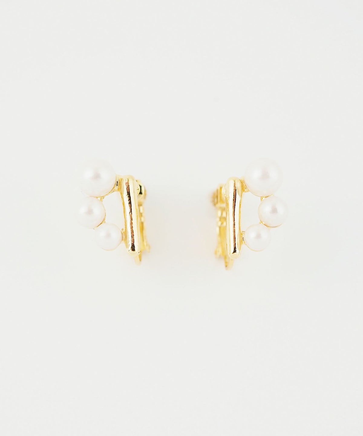 3連パールバーIMFスプリングイヤリング