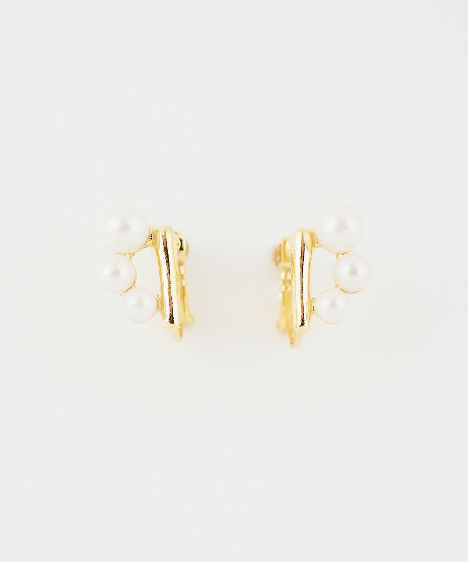 3連パールバーIMFスプリングイヤリング