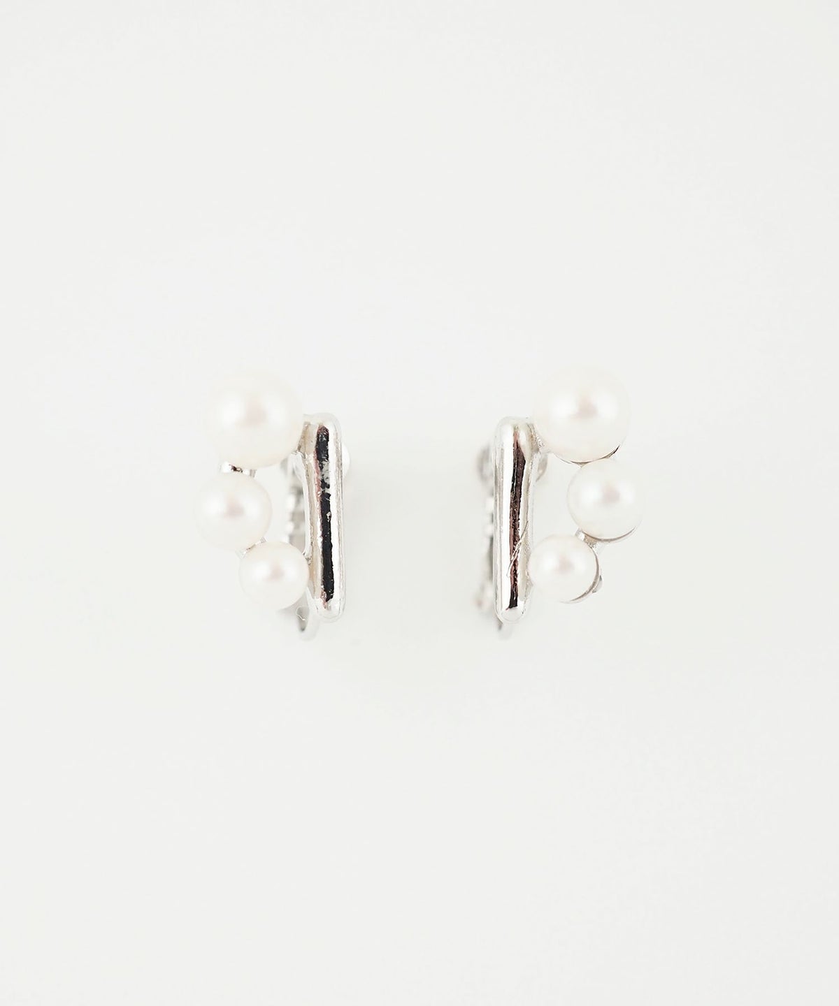 3連パールバーIMFスプリングイヤリング