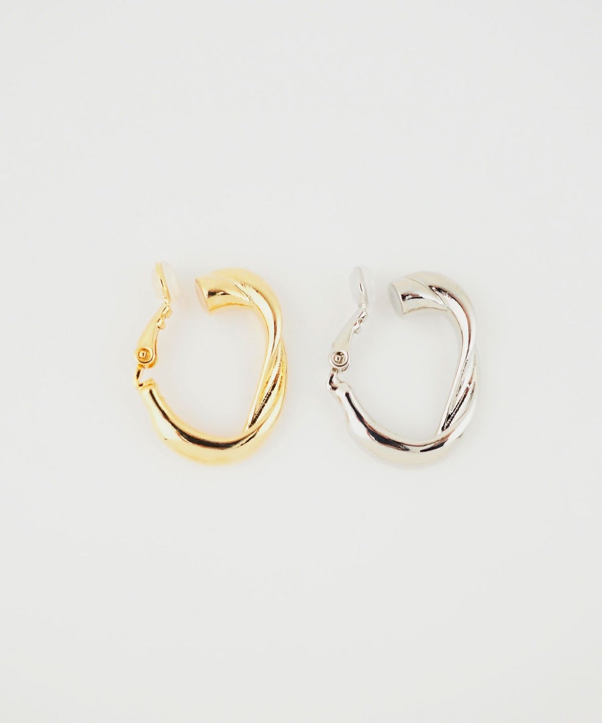 メタルネジリフープIMUFURETイヤリング