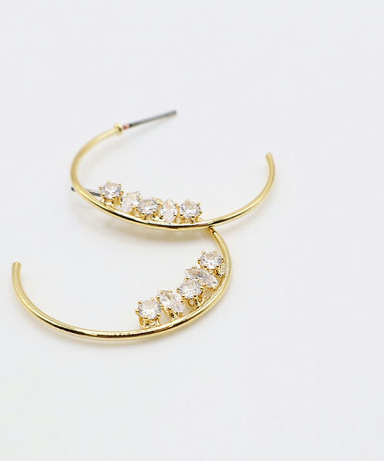 サイドクラッシュストーンフープチタンポストピアス