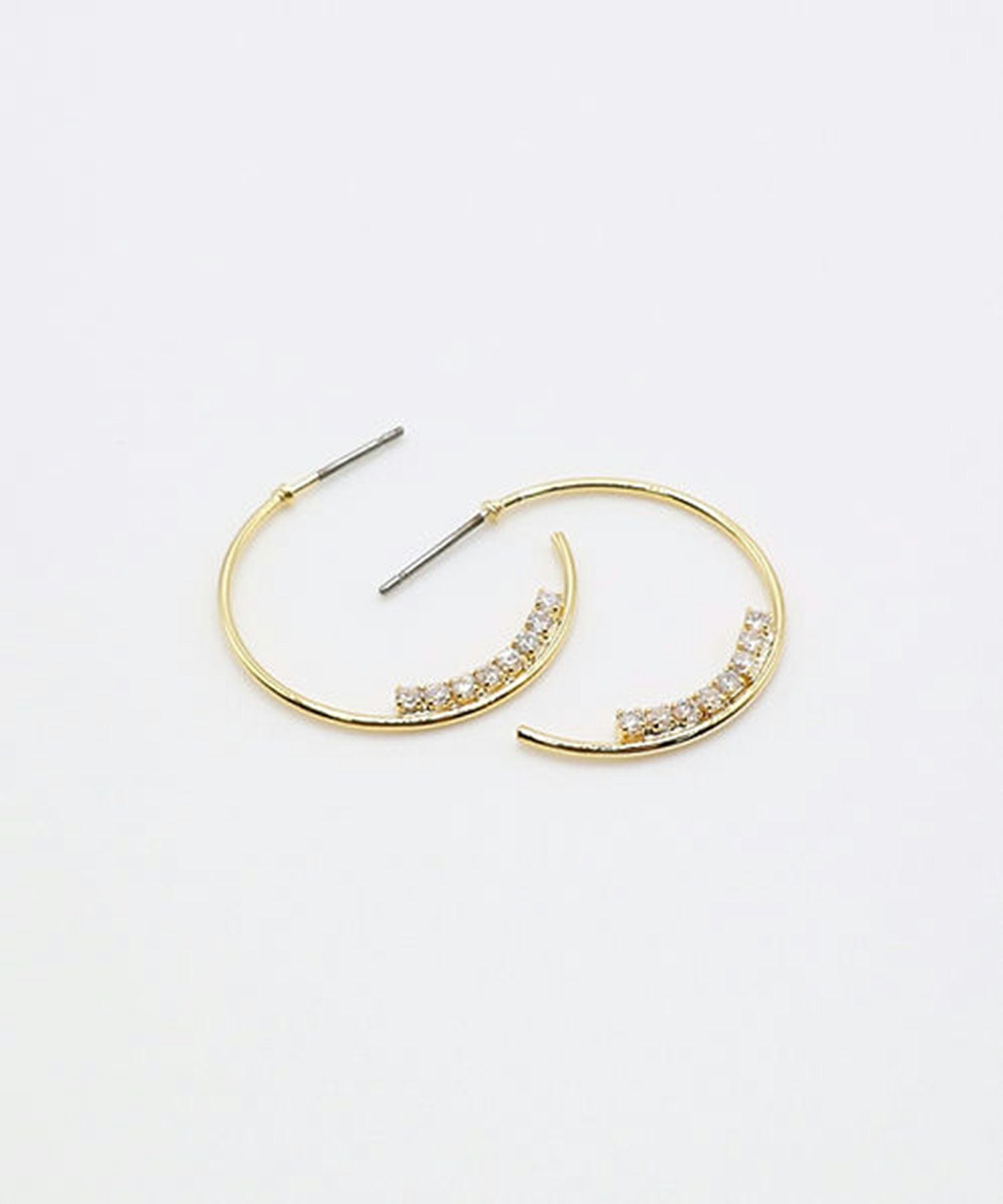 サイドラインストーンフープチタンポストピアス