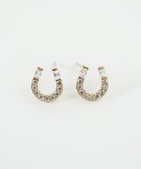 ホースシューキュービックチタンポストピアス