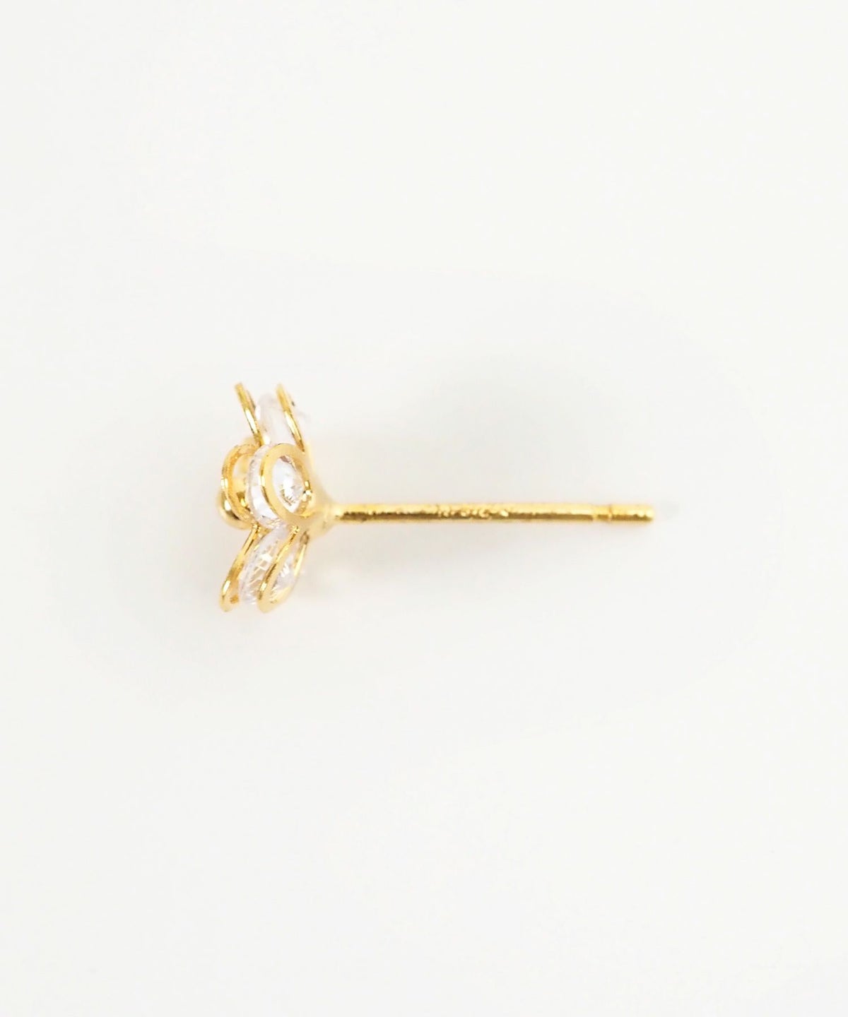 フラワーキュービックチタンポストピアス