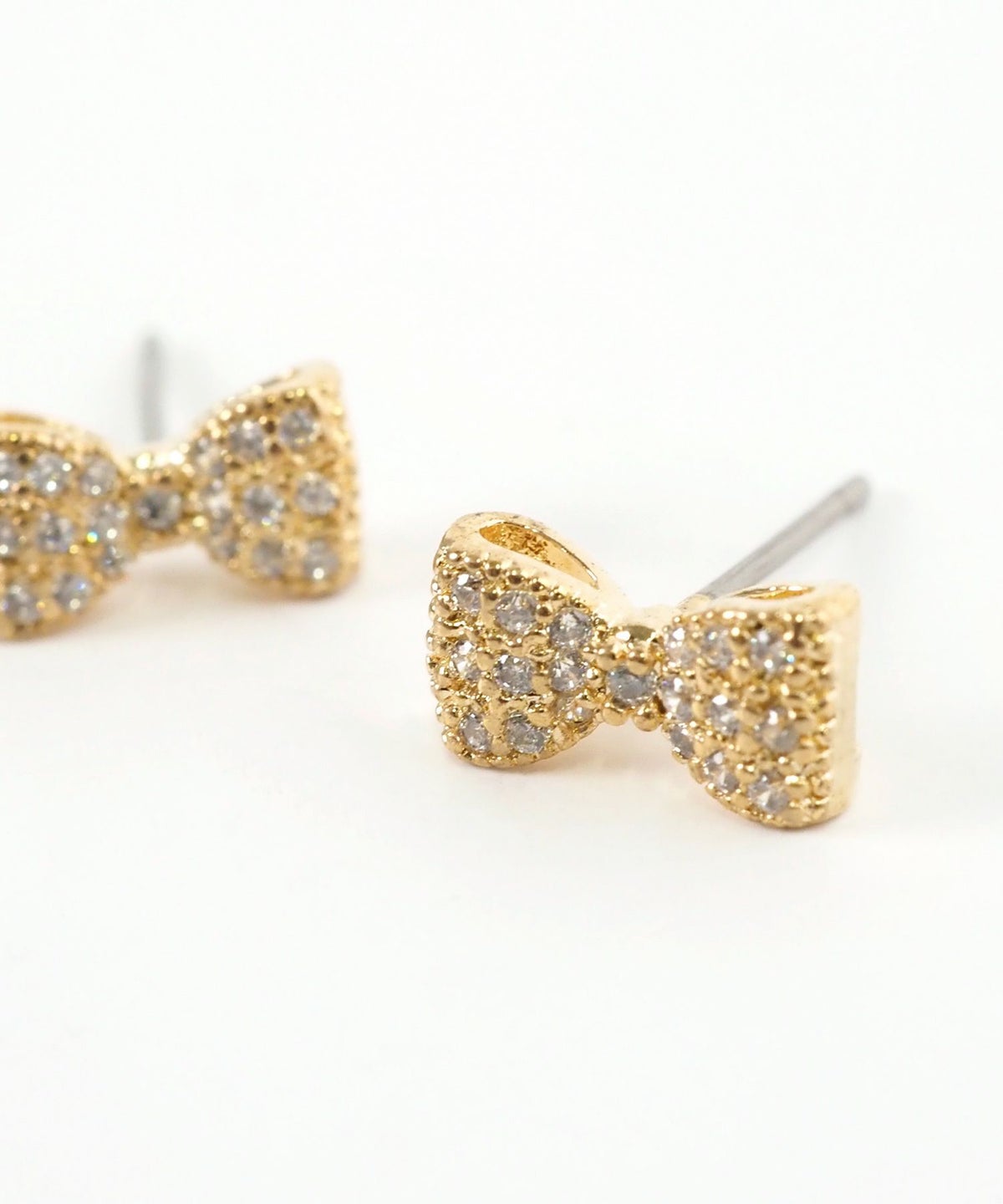 リボンキュービックチタンポストピアス