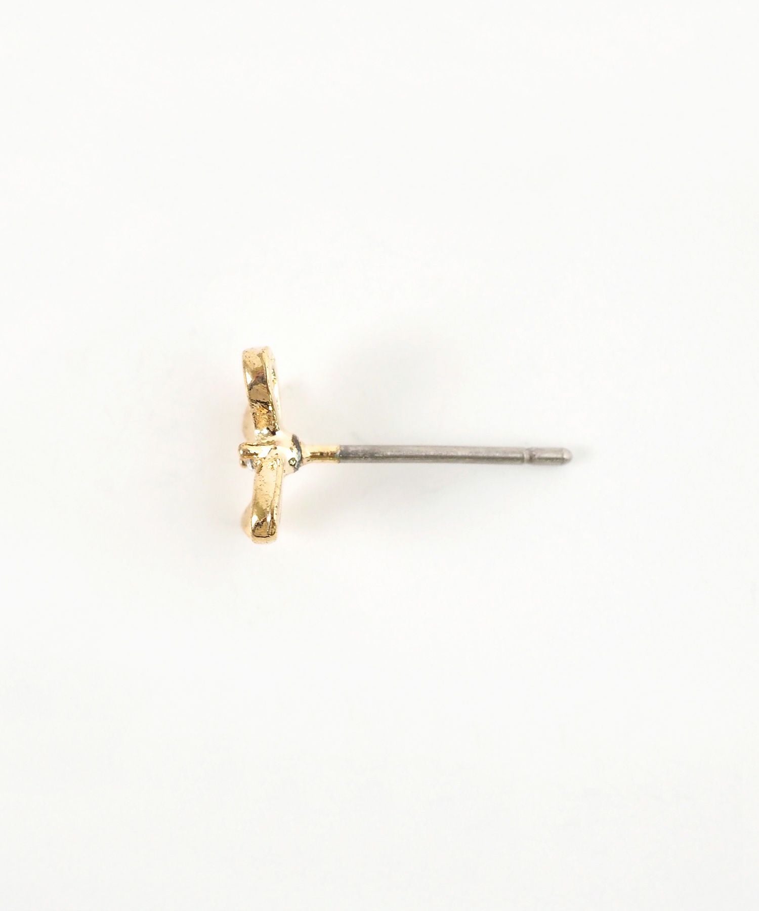 リボンポイントストーンチタンポストピアス