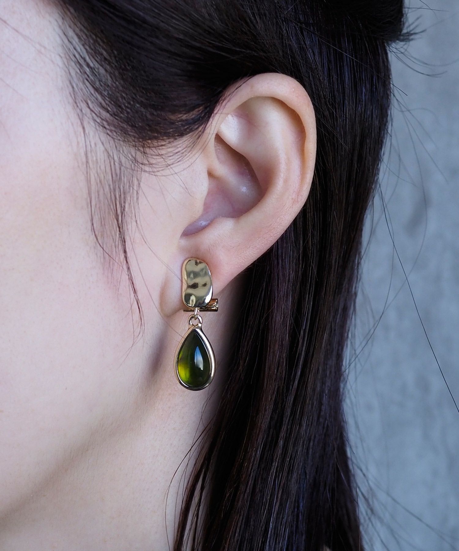 ドロップカラーストーンクリップイヤリング | 【公式】MUK ONLINE SHOP