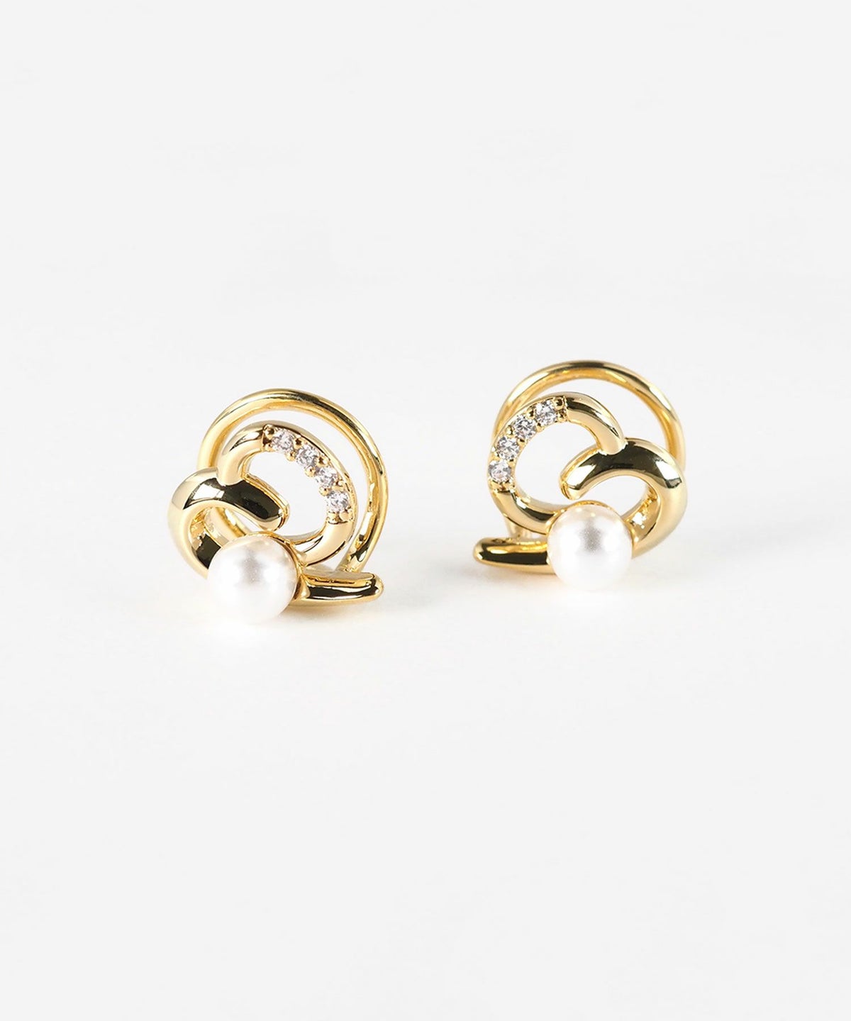 パールハートラウンドメタルイヤリング