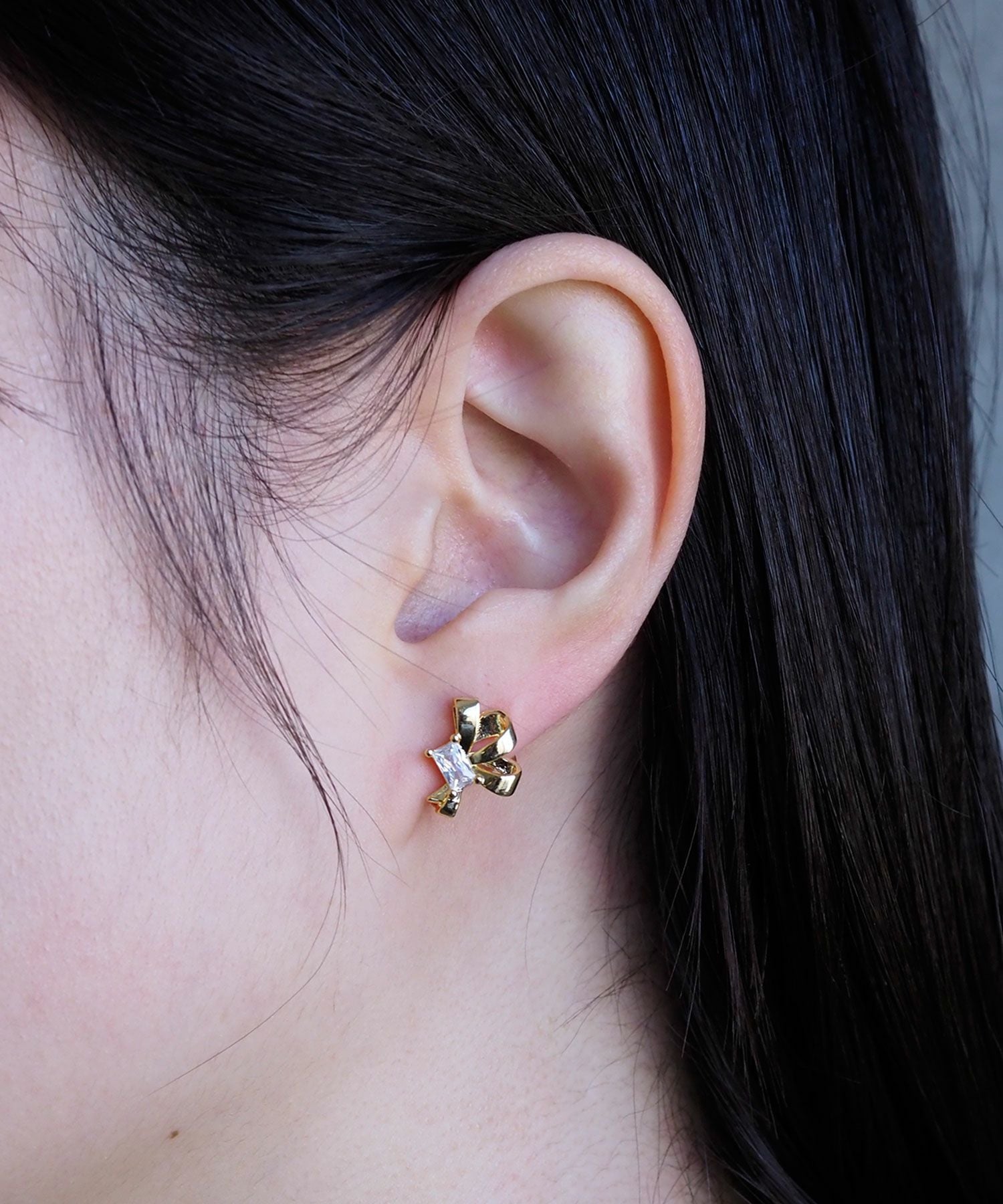 リボンビジューラウンドメタルイヤリング