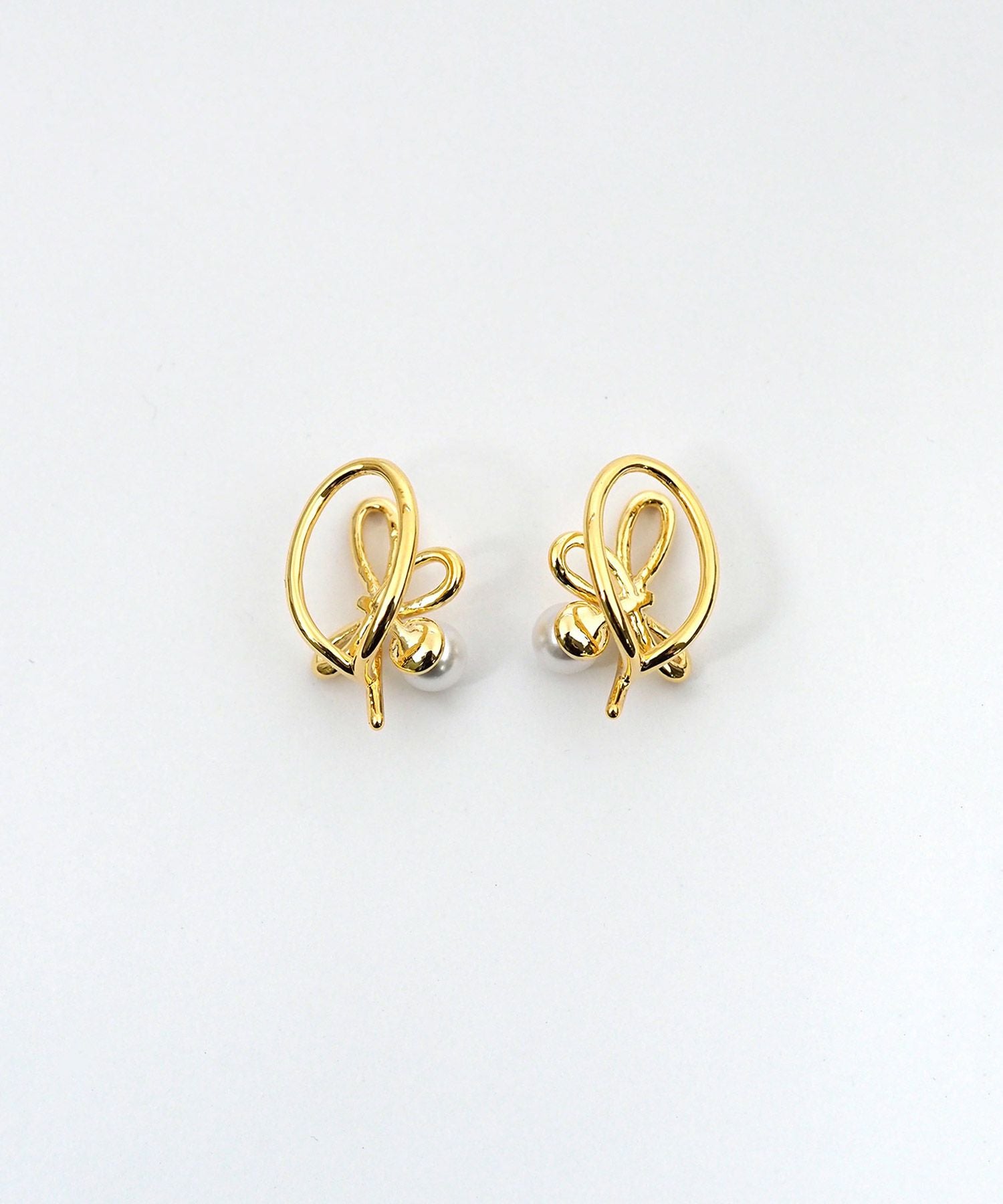 リボンパールラウンドメタルイヤリング