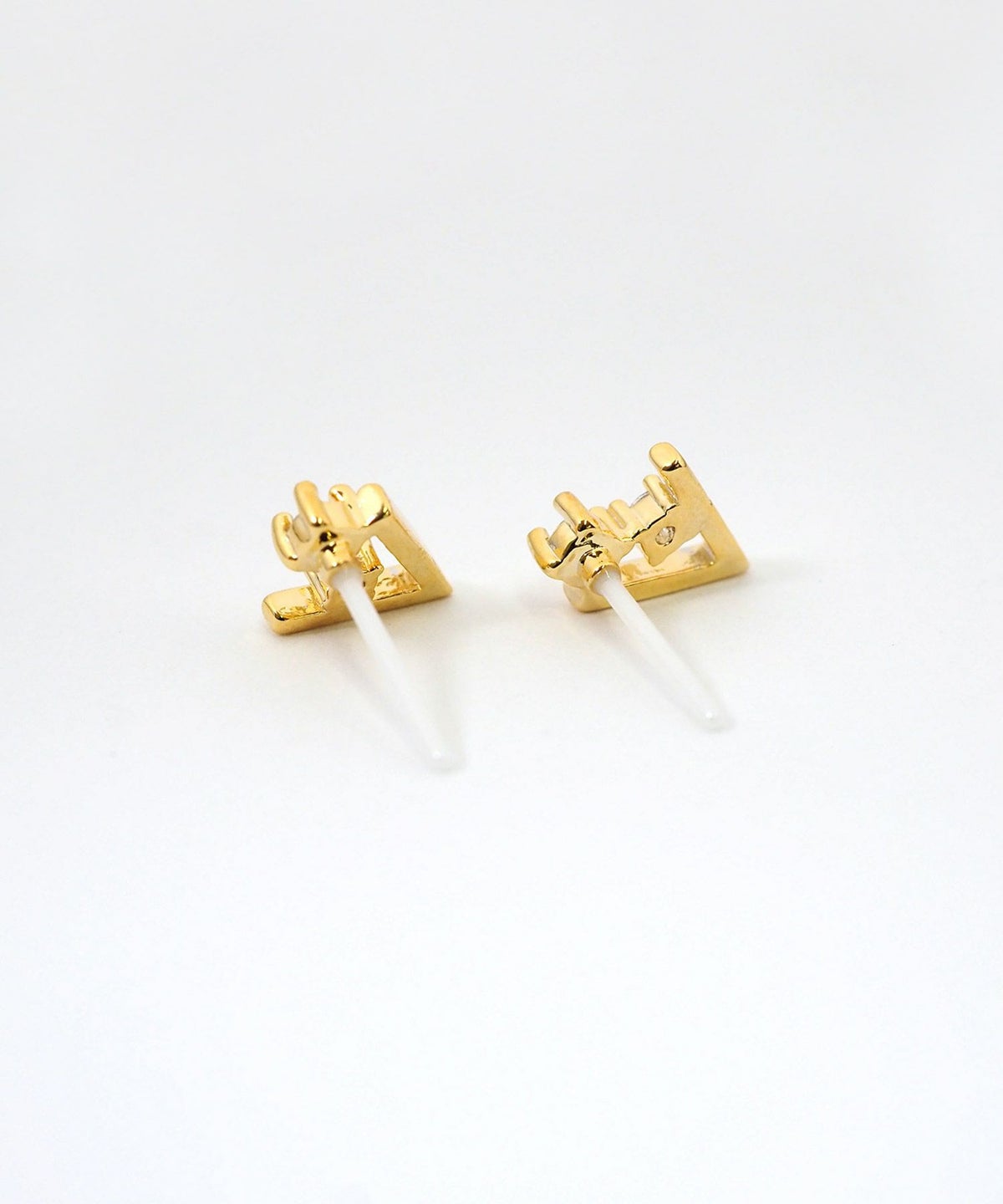 ワンアングルセラミックポストピアス