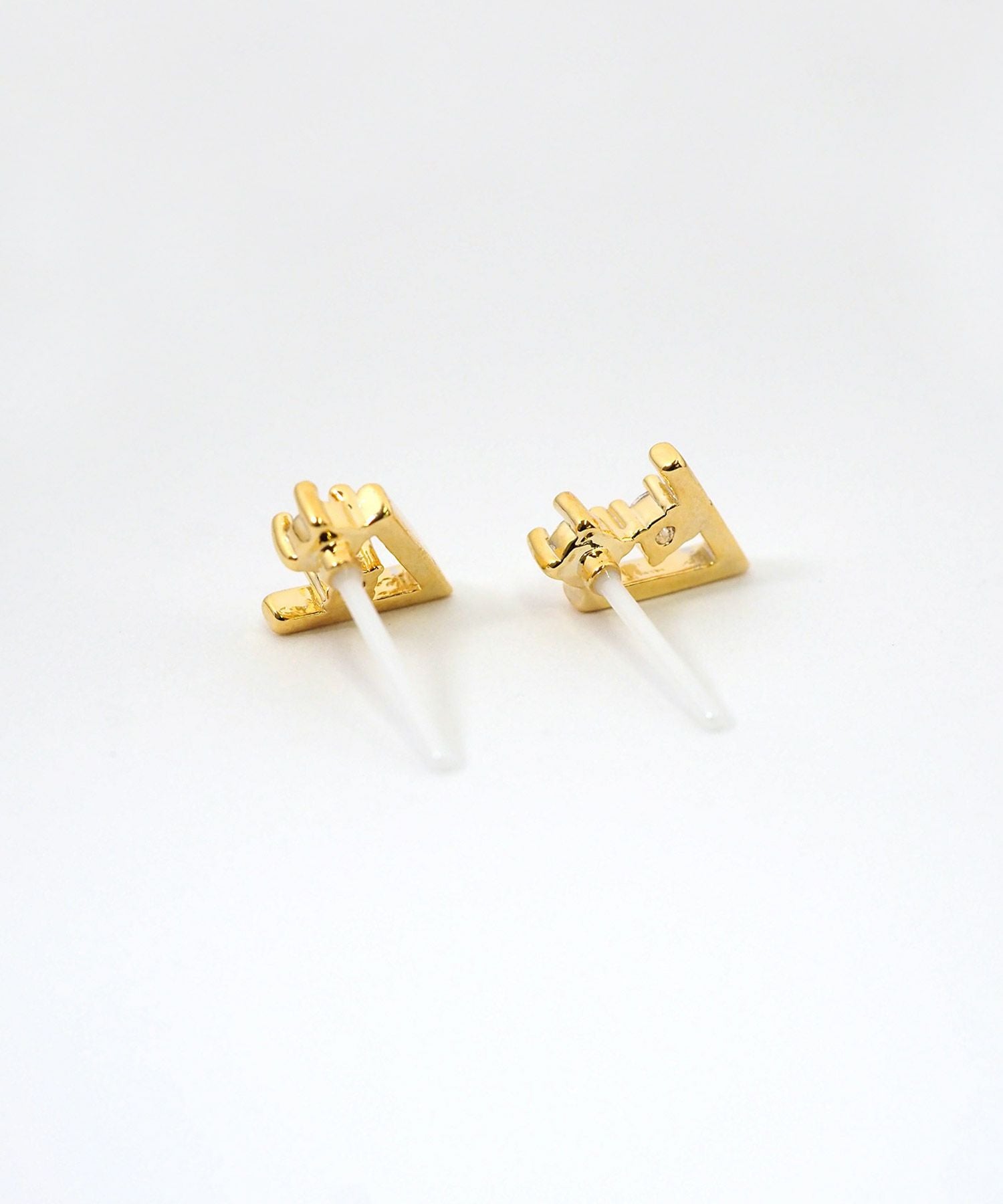 ワンアングルセラミックポストピアス