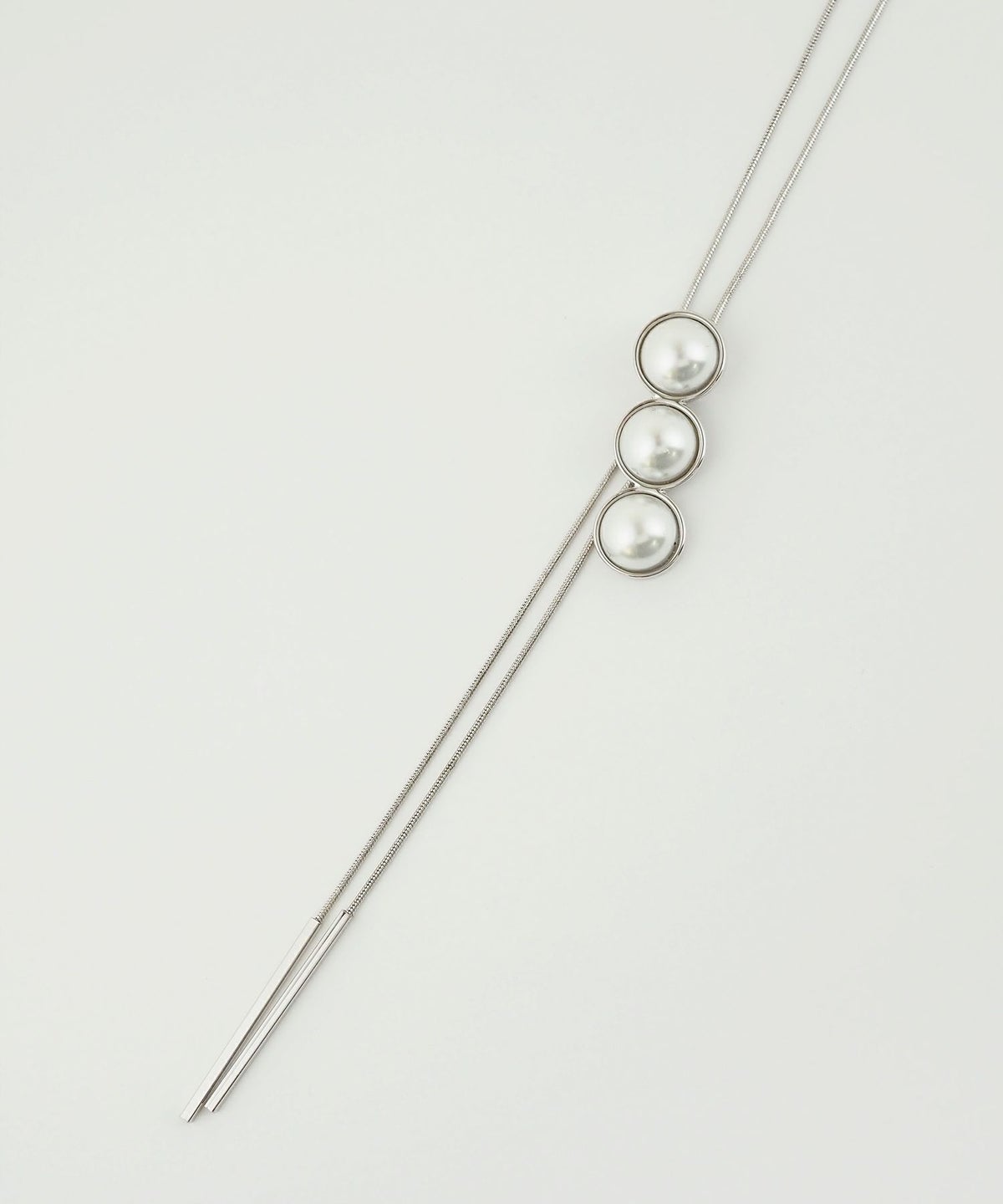 3連パールチャームロングネックレス